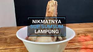 Sajikan sup sumsum dengan jeruk nipis dan sambal cabai rawit. Nikmatnya Sup Sum Sum Kuah Rempah Ala Bakso Capitall Bandar Lampung Youtube