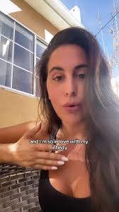 Ellie Stiles's Instagram, Twitter & Facebook