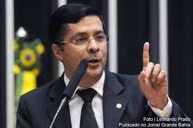 Durante votação da PEC que reduz idade penal para crimes hediondos,  deputado Fernando Torres votou contra e Lázaro a favor