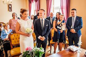 Im zuständigen standesamt oder einer location eurer wahl? Standesamtliche Trauung In Hohen Neuendorf Bei Berlin Licht Bild Liebe