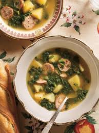 Soupe Au Kale A La Pomme De Terre Et A La Saucisse Ricardo Recipe In 2020 Sausage Soup Soup Recipes Cooking Soup