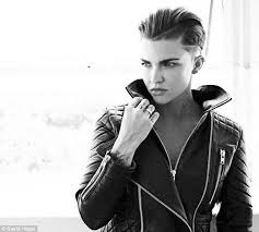 ten reasons why ruby rose has every woman in america sexually confused ruby rose ruby rose hair androgynous girls