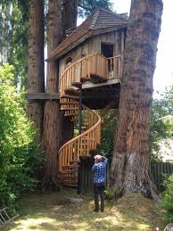 Decouvrez Dans Notre Galerie La Cabane Dans Les Arbres De Vos Reves Maison Dans Les Arbres Cabane Et Jardin Moderne