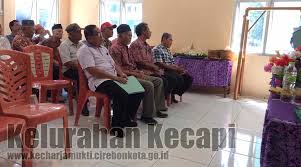 Saya selaku ketua rt meminta kepada semuanya agar rapat dan musyawarah pada malam hari ini. Pelantikan Ketua Rt 01 S D Rt 05 Rw 13 Salaka Asih Kelurahan Kecapi Kecamatan Harjamukti