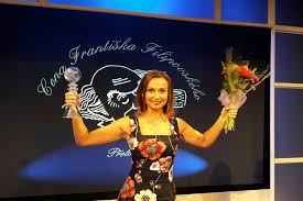 A to až do ledna příštího roku! Jana Musilova A Jiri Dvorak Jsou Podle Divaku Nejlepsimi Dabingovymi Herci Lonskeho Roku Lupa Cz