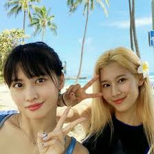 Twice Sana Momo In Hawaii Twice Sana Samo Girls Run The World