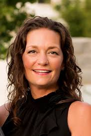 Wendy Dickinson's Instagram, Twitter & Facebook