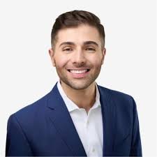 I'm so excited to share that I will be joining the team at J.P. Morgan  Private Bank as a 2021 Wealth Management Summer Analyst in Miami. This year  has been filled with