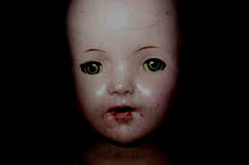Terjadi di sekolah, hotel, kantor, rumah yang seram, menakutkan, dan bikin gak bisa tidur ! Anabelle Dan 4 Kisah Nyata Boneka Berhantu Paling Menyeramkan Di Dunia