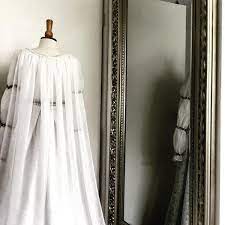 Ck hutchison holdings limited ist der mutterkonzern der hutchison drei austria gmbh. Drei Haselnusse Fur Aschenbrodel Brautkleid Kleid Aschenbrodel Brokatkleider Kleider
