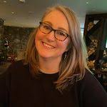 Deana Lunsford's Instagram, Twitter & Facebook