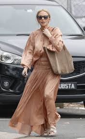 Kylie minogue et paul solomons sont effectivement fiancés ! Kylie Minogue Out In Victoria 02 12 2021 Hawtcelebs
