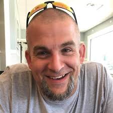 Why does Magic: The Gathering put players against decks with legendary  cards and special lands in the Artisan event?