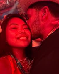 DeBÍ TiRAR MáS FOToS @badbunnypr