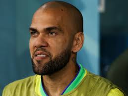 Daniel Alves organizou festa um dia após deixar prisão na Espanha, diz  programa