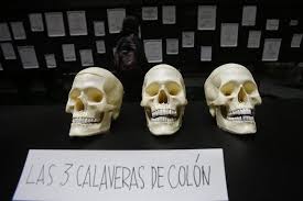 Con este artefacto, nuestro poeta tomó una vez más el megáfono para irrumpir con su mercadería en la plaza pública. Galeria Inauguran Muestra Con Imagenes Y Artefactos De Nicanor Parra En El Marco De Su Centenario