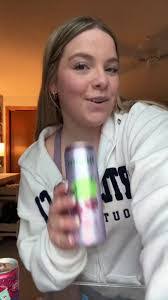 Kelly Kwiatkowski's Instagram, Twitter & Facebook