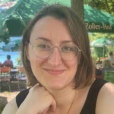 Sandra Seeger's Instagram, Twitter & Facebook