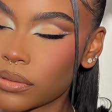 Alannah Williams's Instagram, Twitter & Facebook