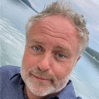 Robert Vinal's Instagram, Twitter & Facebook