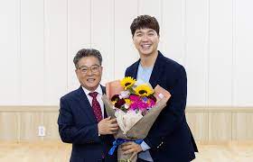 박씨는 지난 2017년 sbs '미운우리새끼' 59회에서 아버지의 고향인 울릉도를 방문해 흥겨운 시간을 보내고 아버지의 옛 추억을 함께 느껴보는 소중한 시간을 갖기도 했다. ë°•ìˆ˜í™ ì•„ë²„ì§€ ê³ í–¥ ìš¸ë¦‰êµ° í™ë³´ëŒ€ì‚¬ ë§¡ì•„ ê²½ë¶ë§¤ì¼