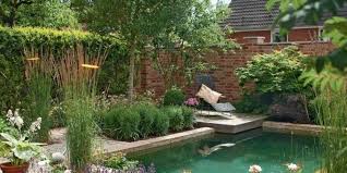 Immobilien Schwimmen Auf Engem Raum Pools In Kleine Garten Bauen Maz Markische Allgemeine
