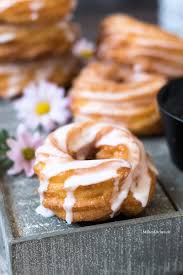 Traumhaft Fluffige Spritzkuchen Mit Zuckerguss Rezept In 2020 Spritzkuchen Brot Backen Rezept Einfach Kuchen Und Torten Rezepte
