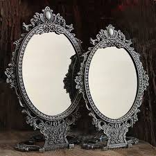 Mare atenţie să nu spargi vreuna, nu vin vremuri bune. Oglinda Ca Simbol Si Obiect De Decor Pentru Casa Si Birou