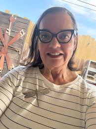 Creating a necklace with brooches