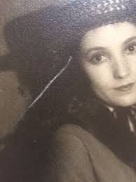 PHOTOGRAPH OF ACTRESS LAURETTE TAYLOR