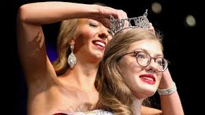 Tabitha Hoyt's Instagram, Twitter & Facebook