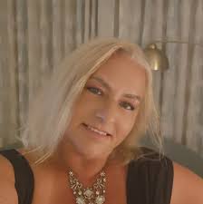 What are some good pool enclosure installation companies?