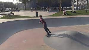 Dat het goed vooruit gaat de bouw van skatepark gent. 4 Skaters Op De Blaarmeersen Skatepark In Gent Youtube