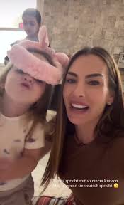 Storys v. Anna Maria Ferchichi (@anna.maria.ferchi.storys)