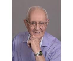 Leanne Strauss's Instagram, Twitter & Facebook