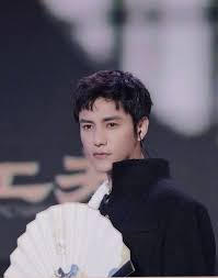 A perfect bob for anyone with thick hair is the one with braids. Chen Kun Cut Short Hair For A Long Time For Filming And Learned How To Cut Chestnut Head From Oppa Are You Sure You Are 44 Years Old Daydaynews