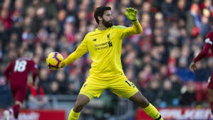 Le gardien brésilien de liverpool alisson becker (au centre) célèbre le but de la victoire qu'il a marqué contre west bromwich albion, le 16 mai 2021. Alisson Becker Says Liverpool Defensive Duo Have Forced Him To Change His Game Ht Media