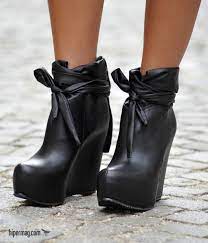 Екстравагантни дизайнерски обувки на висока платформа | Онлайн маркови  дамски дрехи, мъжки дрехи и дамски обувки. Online маг… | High heels, Rubber  rain boots, Shoes