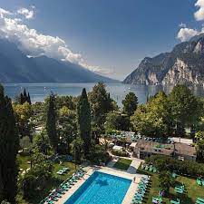 An ideal place to spend unforgettable, relaxing days of leisure, sports and fun. Hotel Du Lac Et Du Parc Grand Resort Riva Del Garda Trivago De