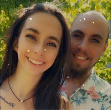 Female dog loose at Moore Plaza shopping center