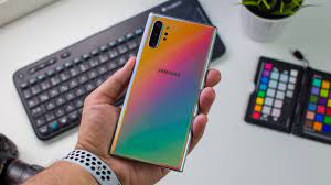 And the back of the galaxy note 10 plus is just as captivating as the front, especially if you opt for the aura glow color. Samsung Galaxy Note 10 Review Big Powerful And Pricey Nextpit