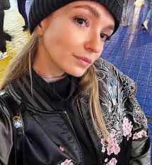 ICELAND DUMP 🇮🇸 c'est déjà fini 🥹 Swipe pour voir le spas 12 de  @nikof_ftn cascade au milieu de rien aurore boréal #fyp #foryou #xyzbca  #drole #funny #funnymoments #twitch #streamer #twitchstreamer #qc #