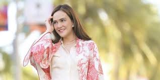 Umur 33 tahun) adalah seorang aktris berkebangsaan indonesia. Mandi Bareng Anak Kamar Mandi Shandy Aulia Bikin Gagal Fokus Dream Co Id