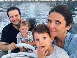 Recep i̇vedik film serisinin yapımcısı, senaristi ve oyuncusu. Sahan Gokbakar Dan Anlamli Hareket Foto Galerisi 1 Resim
