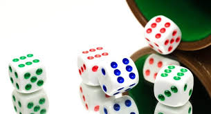 Wurfelspiel Macke Wer Wurfelt Als Erster 10 000 Punkte Anleitung In 2020 Wurfelspiele Spiele Wurfel