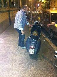 Garbatella, villaggio olimpico, tufello, vigne nuove, monteverde. Foto Nanni Moretti Investito In Vespa Non E Grave 8 Di 9 Roma Repubblica It