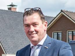 Liegende wethouder Scholten dubbel onder vuur in Epe. 'Twee keer geel is  rood'