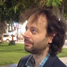 Designing a Disinformation game: Links between Games and False Information 