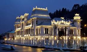 İ.ü i̇ktisat fakültesi araştırdı tüm zamanların en i̇nanılmaz ve en pahalı 8 evi. Bogaz In Incisi Kiskandiran 33 Istanbul Yalisi Ve Bazilarinin Hic Imrenilmeyecek Hikayeleri Listelist Com