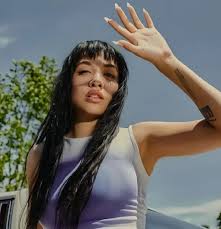 Maria Becerra pack silk slip